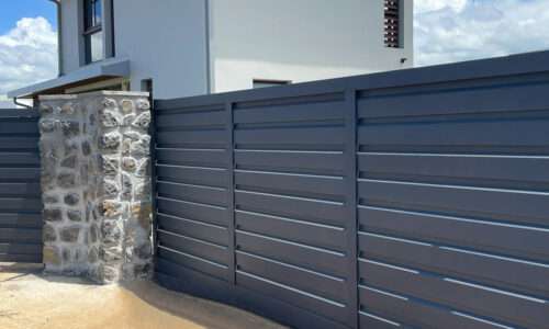 Portail coulissant Gris Anthique - ©PROFILS SYSTEMES