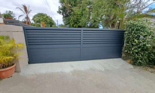 Portail  coulissant Gris Anthique ©PROFILS SYSTEMES